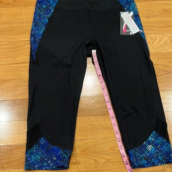 NWT Marika  tek Capri pants size large . - Picture 8 of 10